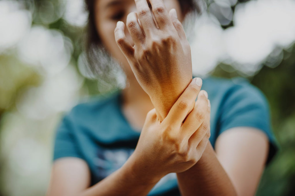 4 Effective Ways To Manage Arthritis Pain In Monsoon